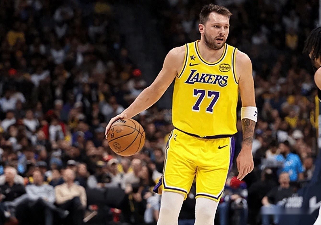  湖人逆转掘金！东契奇轰38分，斯玛特统治关键球，詹姆斯带队起势